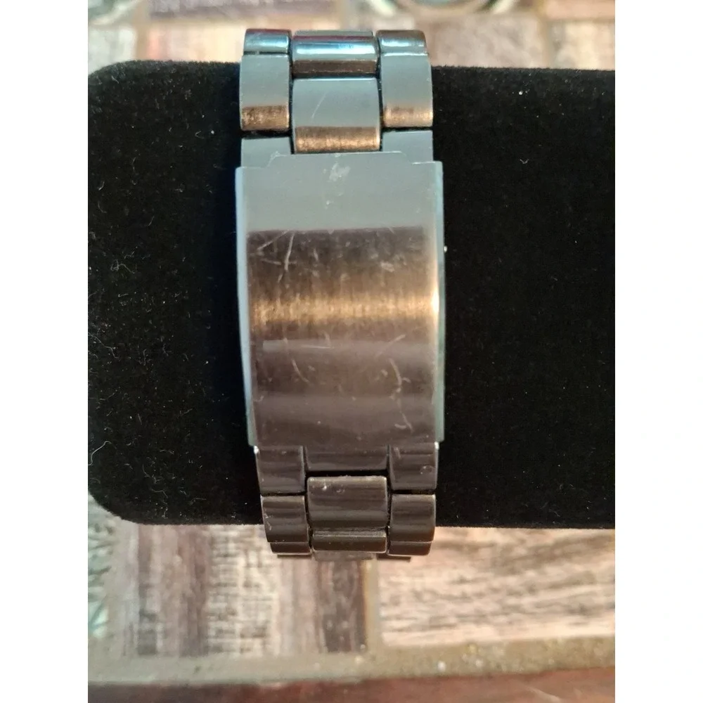 Merona FMDM251 48mm Mens Black Link Bracelet Watch With Goldtone Accents.